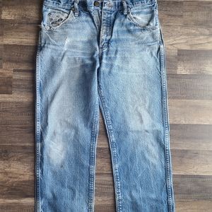 Mens Wrangler Jeans 33x34 distressed